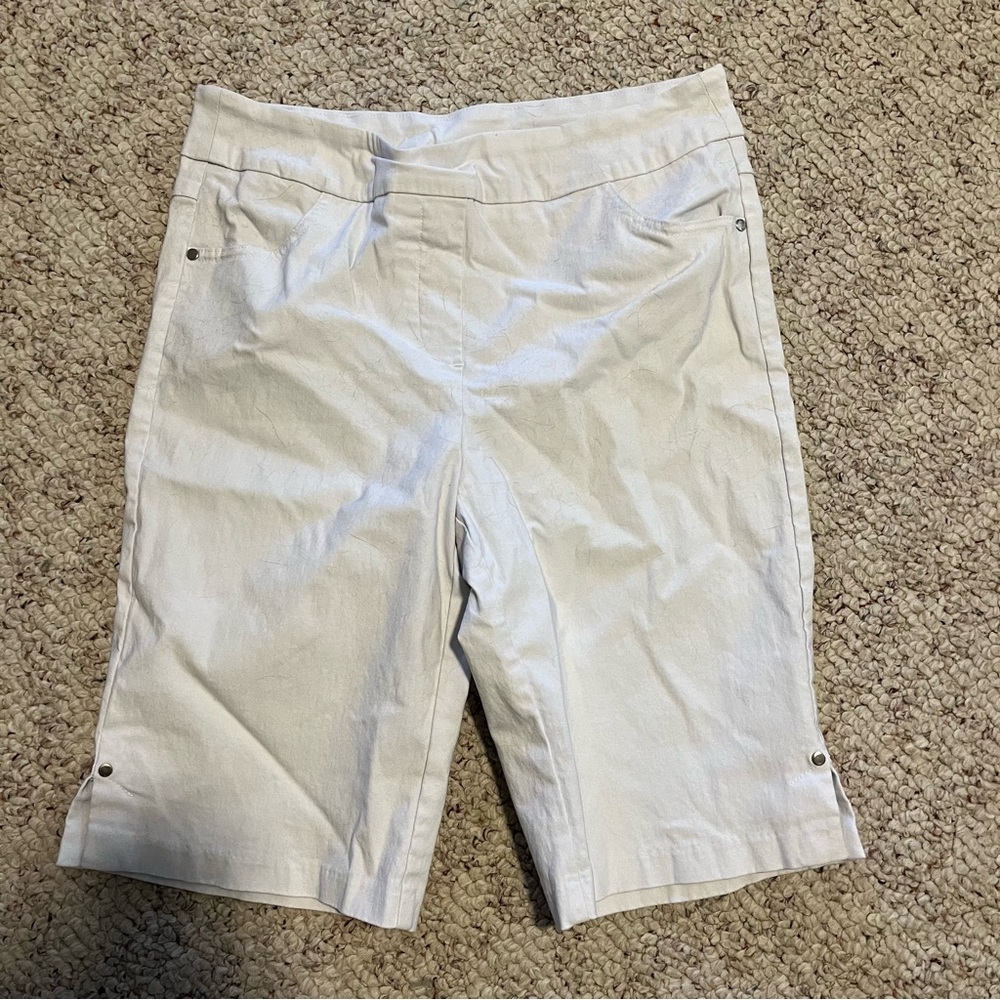 Tribal Like New Incredible White Pull on Shorts